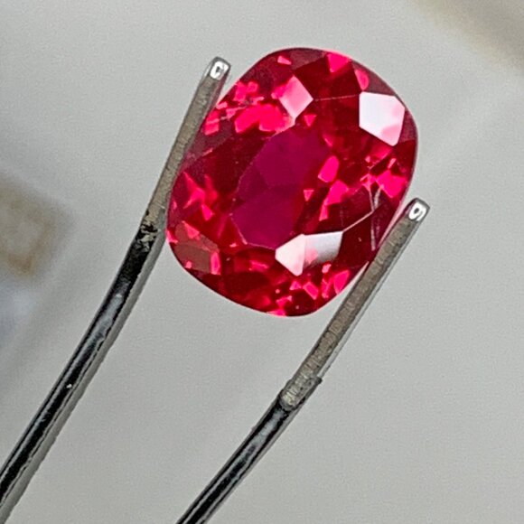 Elegant Red Gemstone ruby - Picture 1 of 13